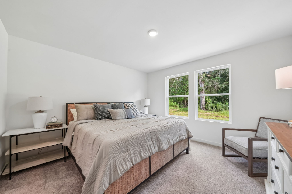 A bedroom with a bed and a desk.