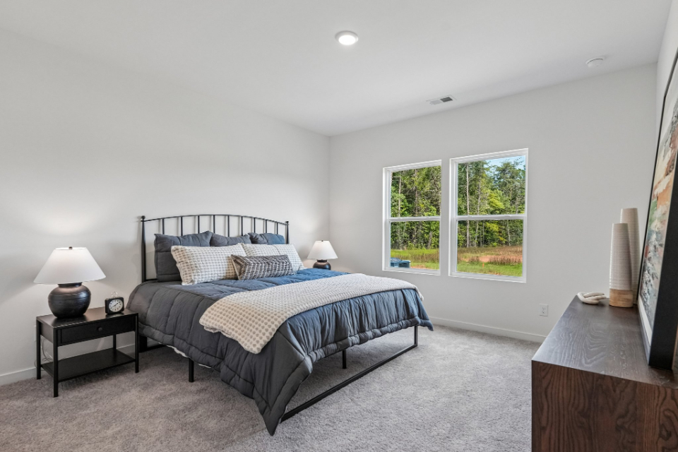 A bedroom with a bed and a desk.