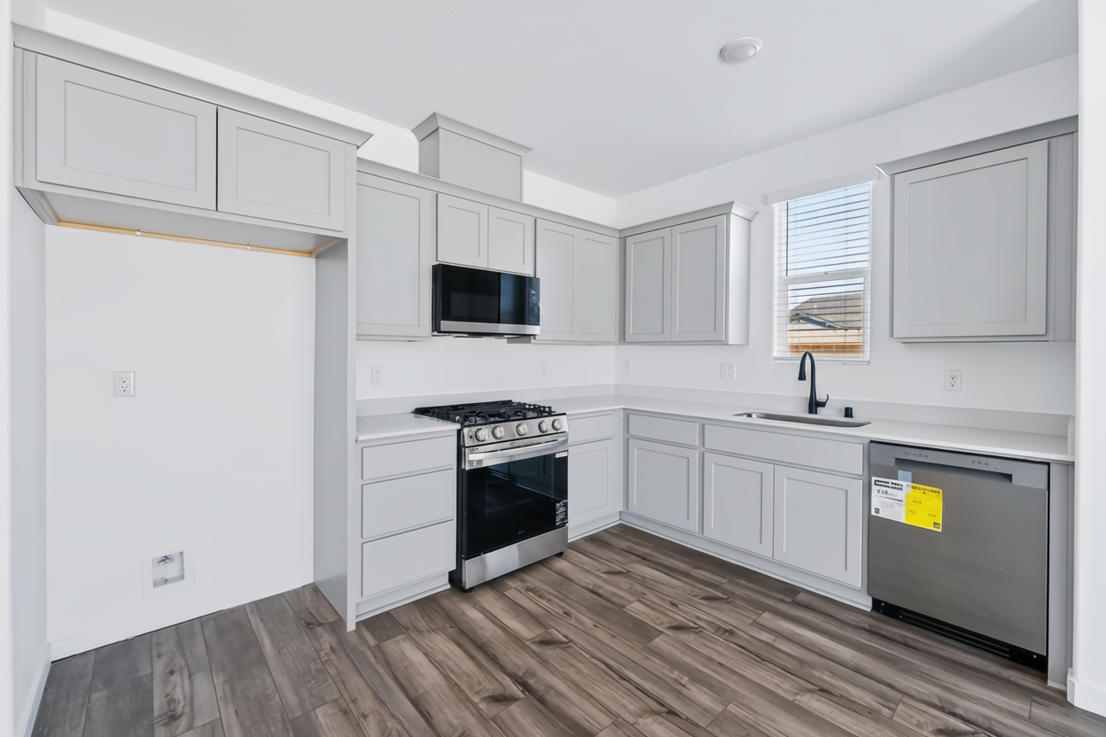 A kitchen with white cabinets.