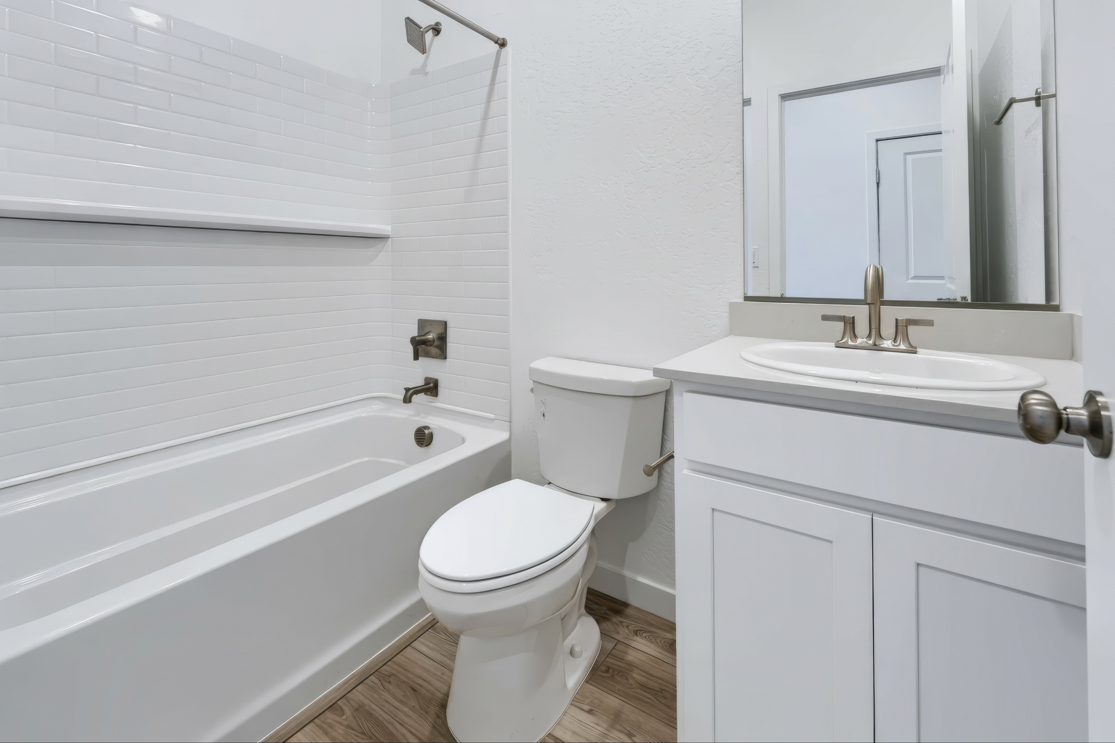A bathroom with a toilet and bathtub.