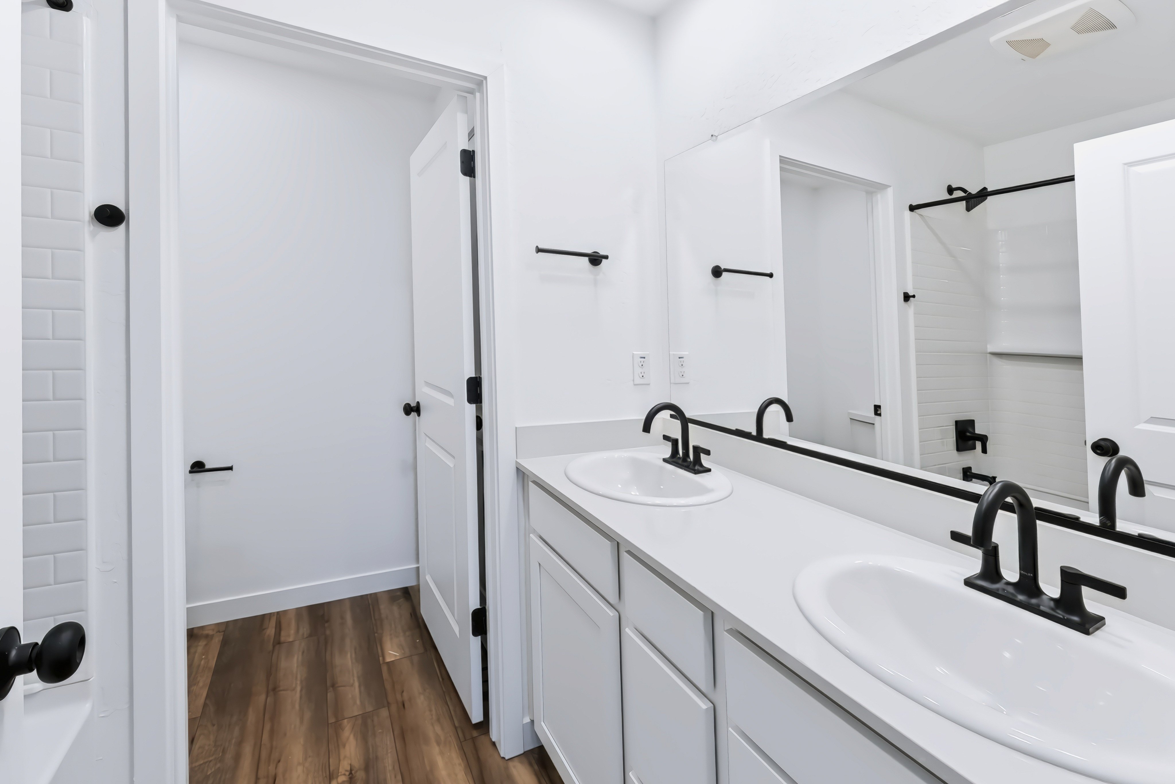 A bathroom with a mirror and sinks.